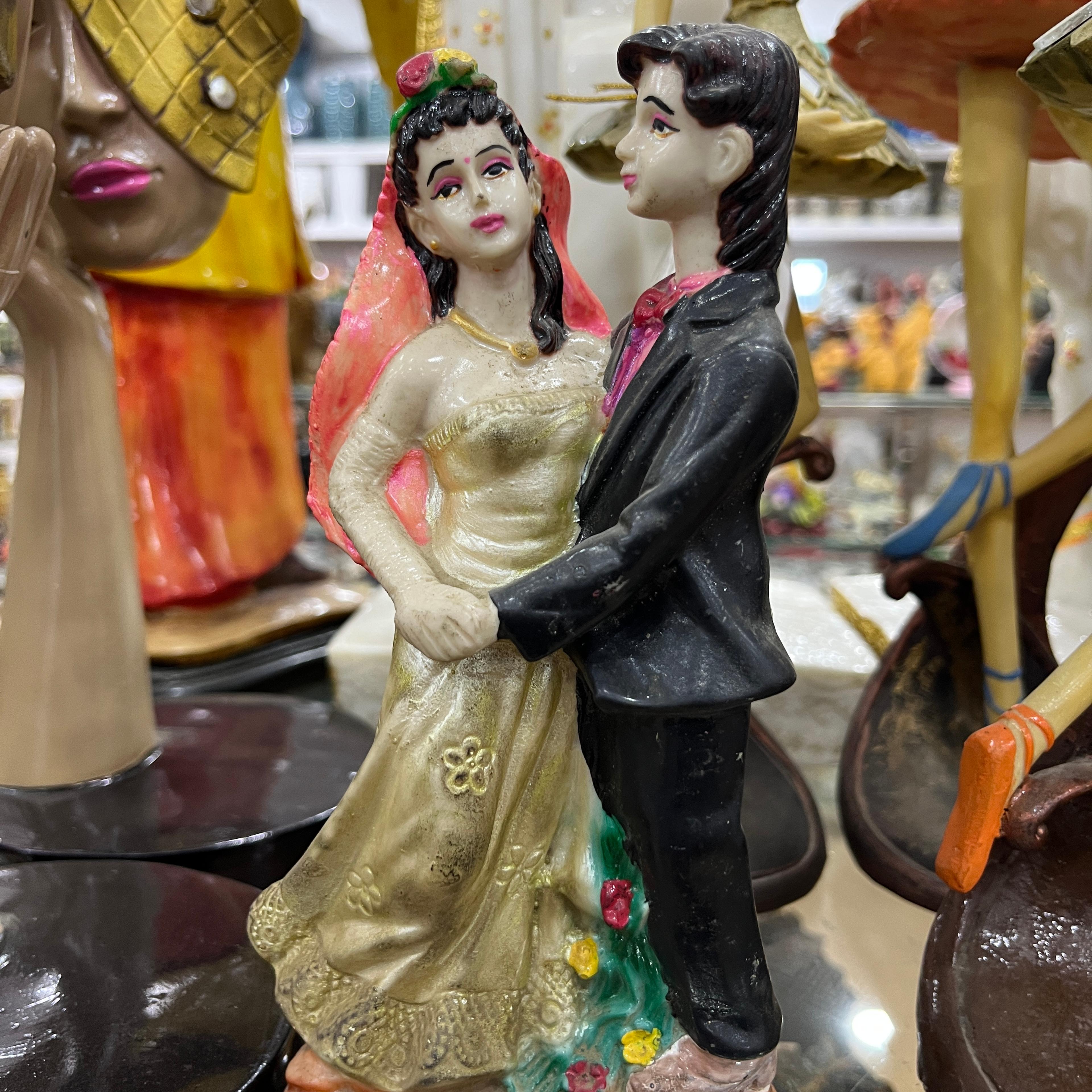 Bride and Groom Statue | Sculpture | Porcelain | Gold and White