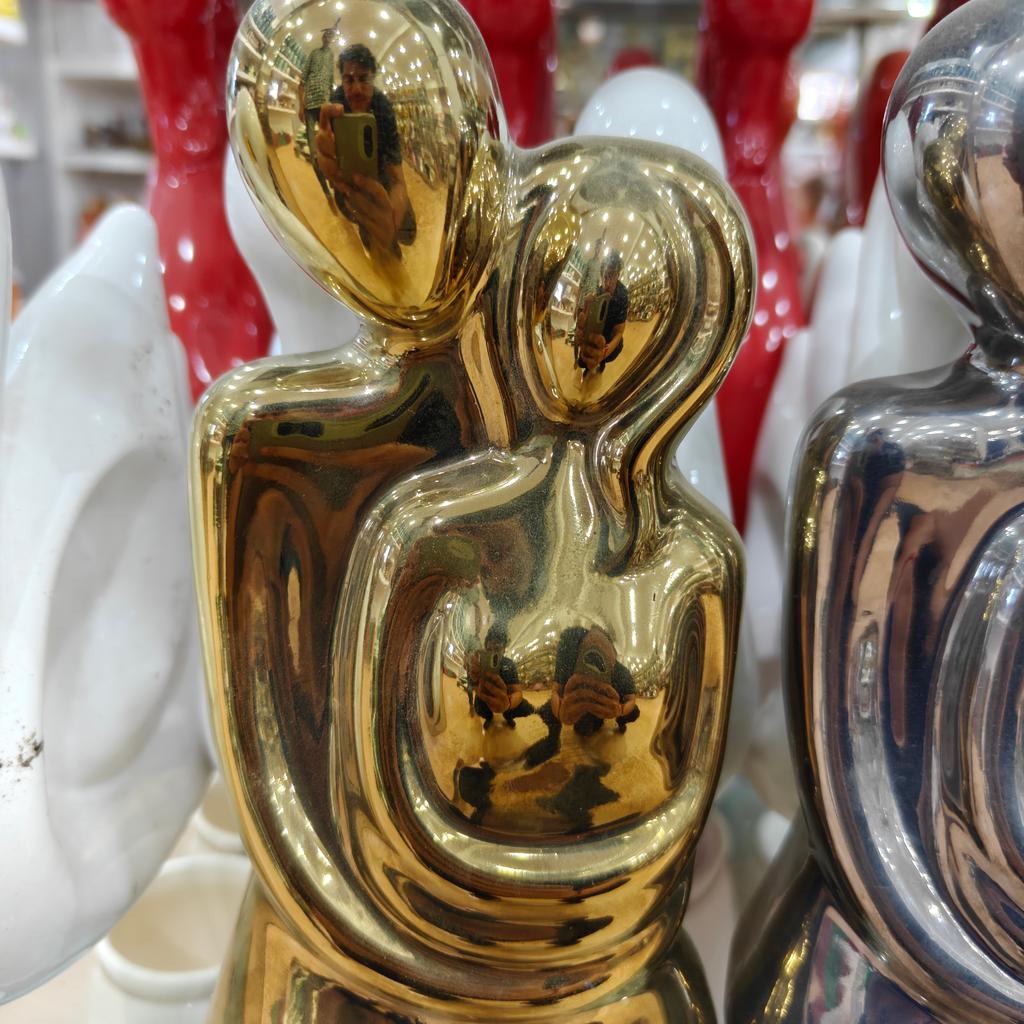 Gold Statue of Two People Hugging | Sculpture | Bronze | Gold