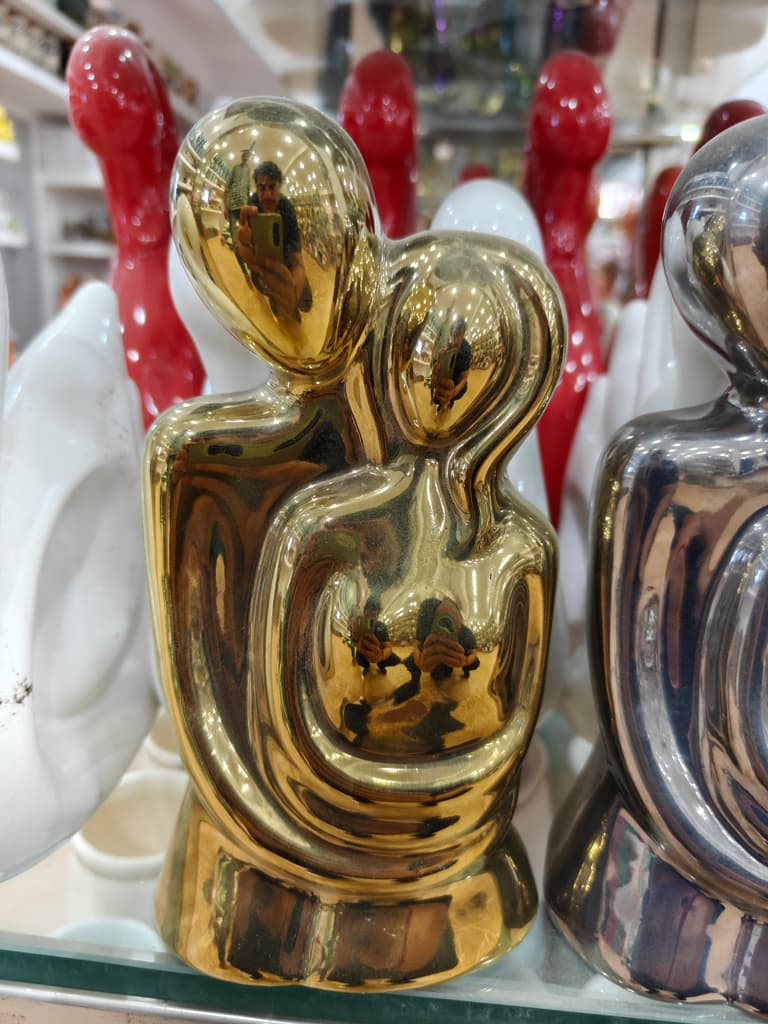 Gold Statue of Two People Hugging | Sculpture | Bronze | Gold