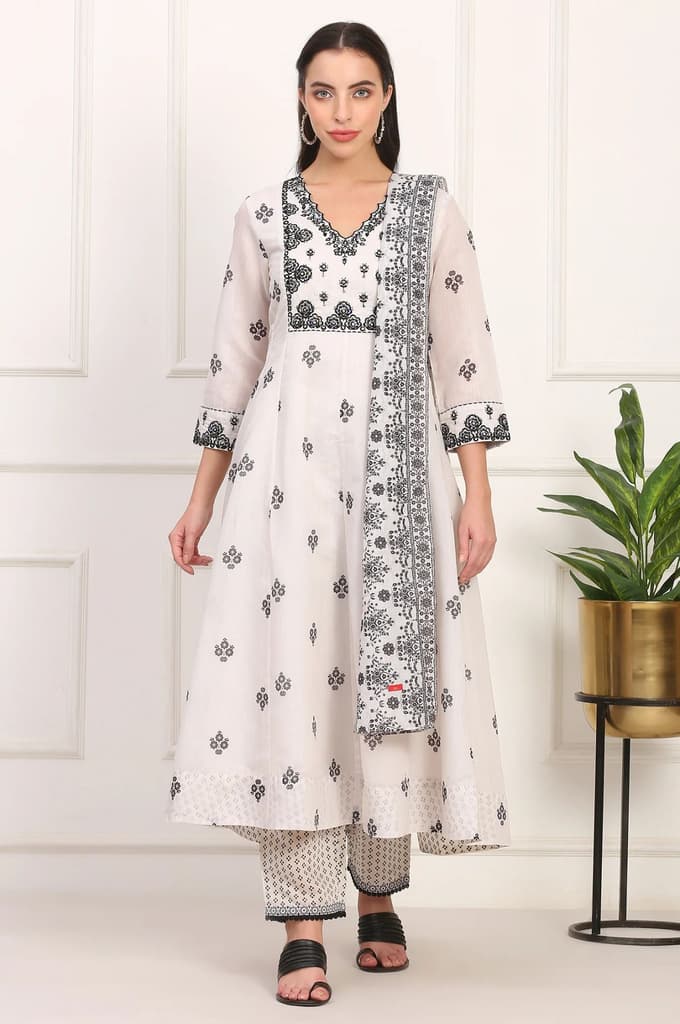 White Floral Printed Embellished Chanderi Flared Kurta, Pant and Dupatta Set — photo 2