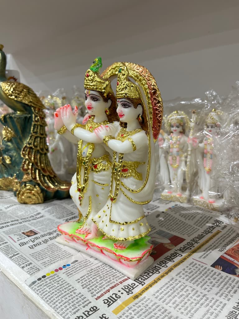 Gold Statue of Two Hands Holding Hands | Sculpture | Gold | Gold