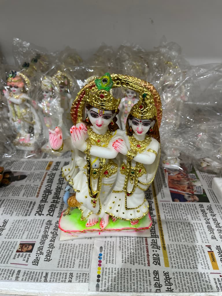 Gold Statue of Two Hands Holding Hands | Sculpture | Gold | Gold
