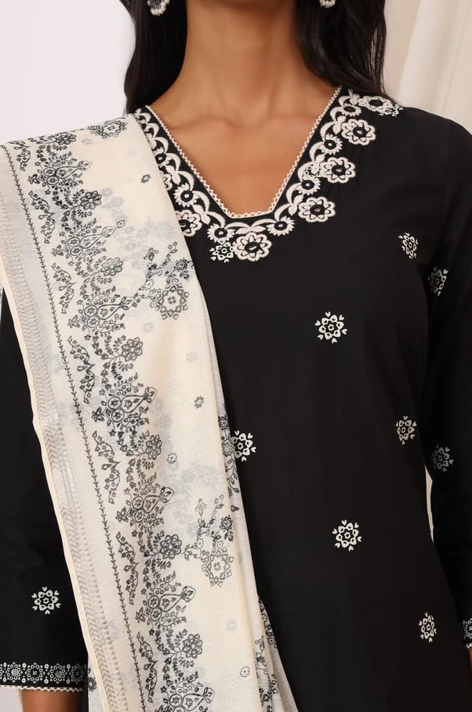 Black Bandhani Printed Pure Cotton Kurta, Pants and Dupatta Set — photo 4