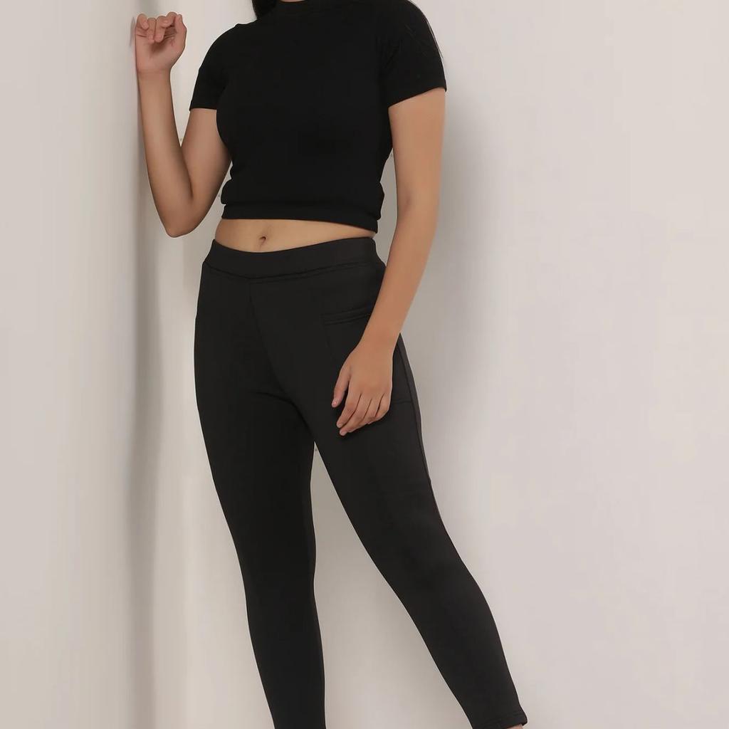 Black Solid Skinny Fit Calf Length Mid Rise Tights