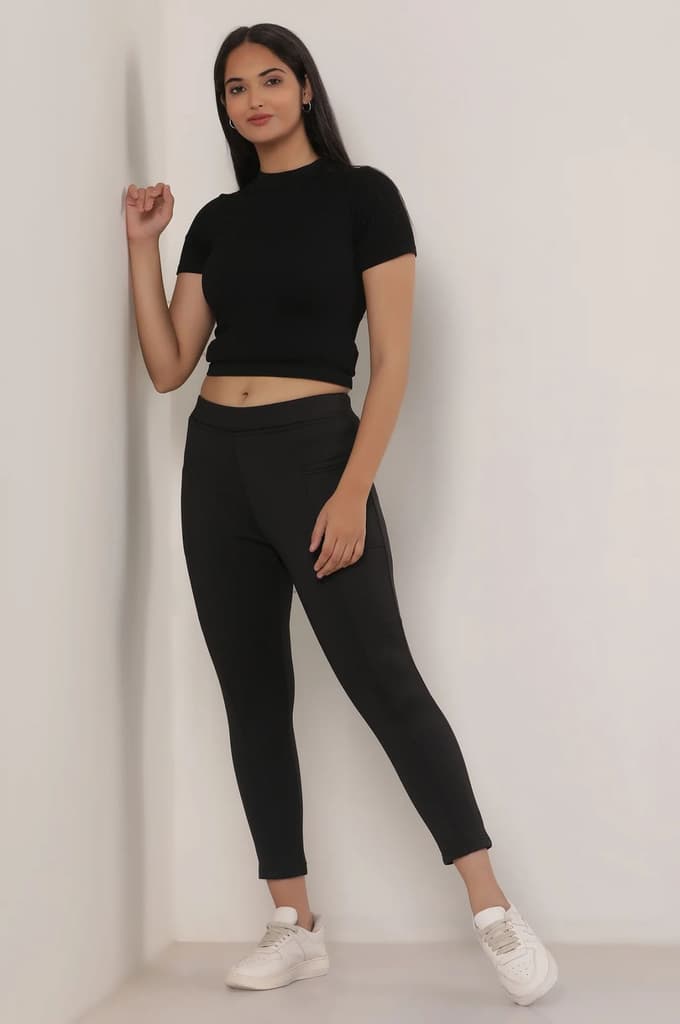 Black Solid Skinny Fit Calf Length Mid Rise Tights