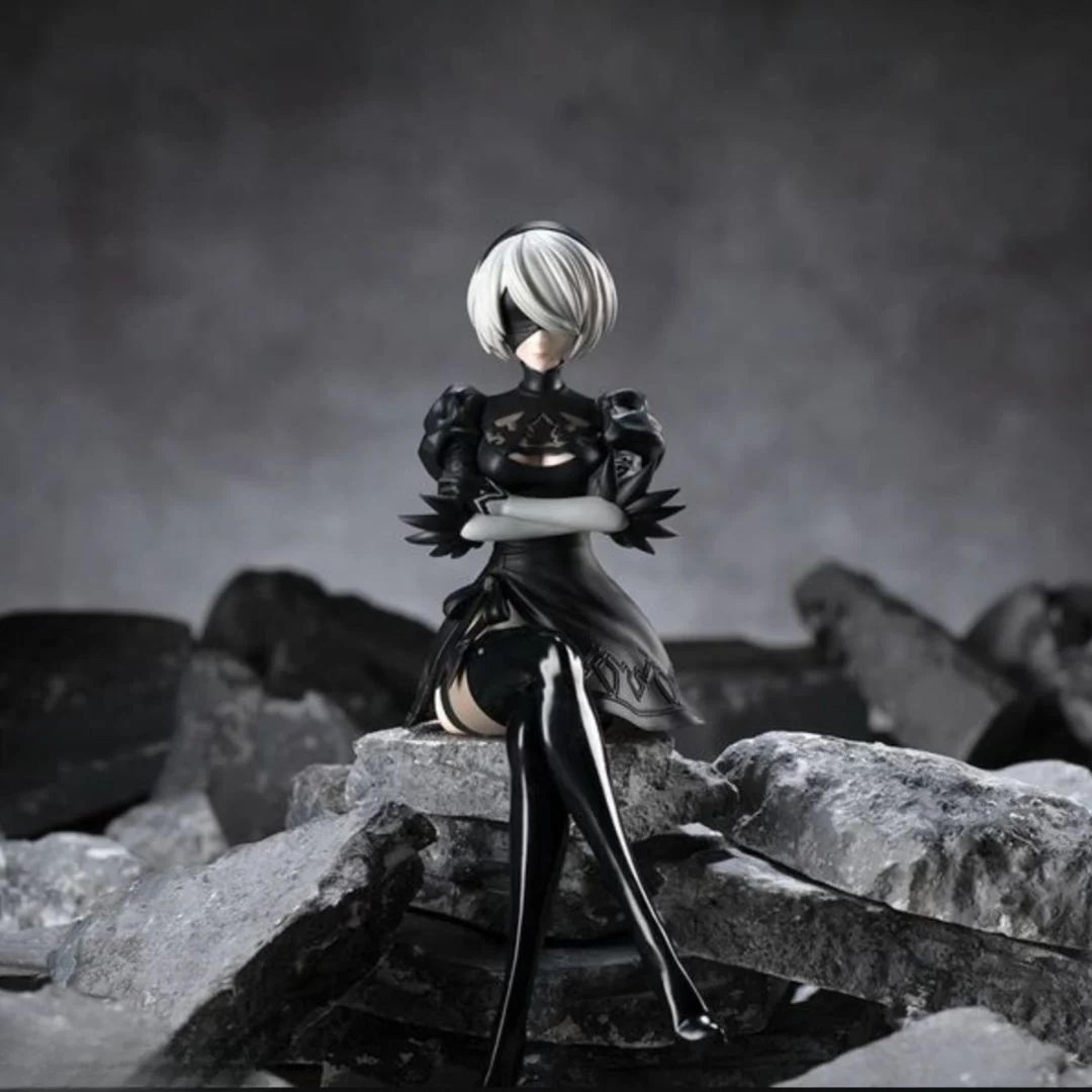 Elegant Android Warrior – Premium Battle-Ready Anime Figurine