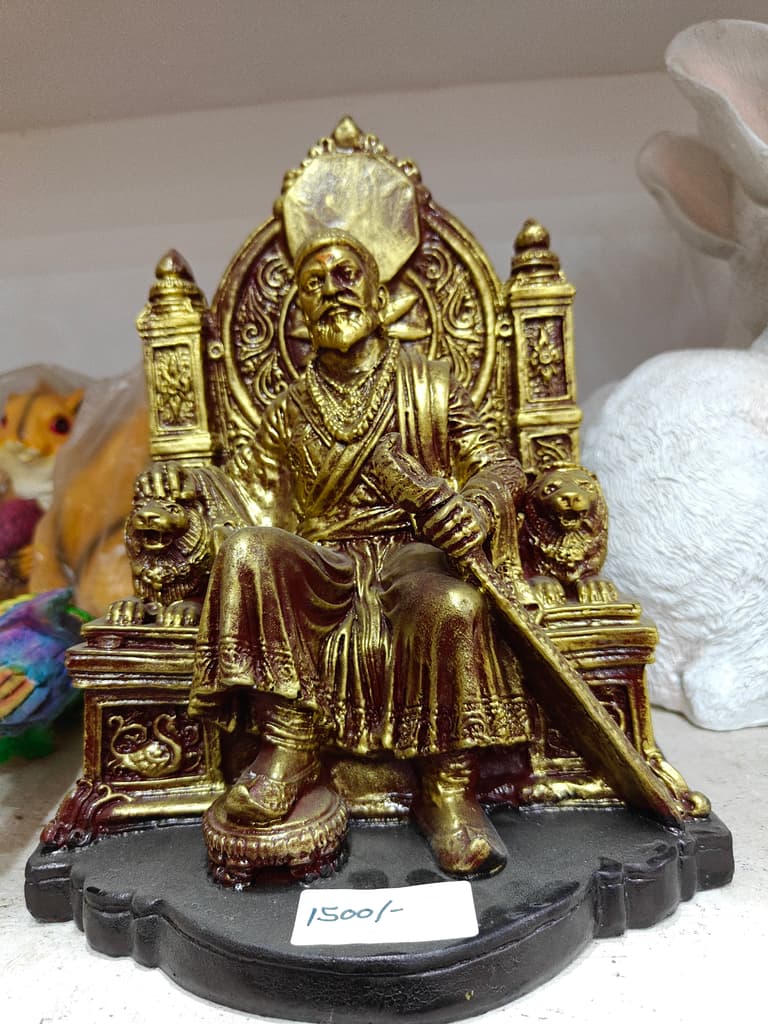 Gold Statue of a King | Sculpture | Bronze | Gold