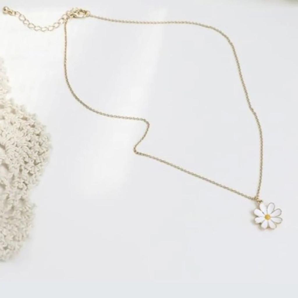 Daisy Daze – White Bloom Pendant — photo 5
