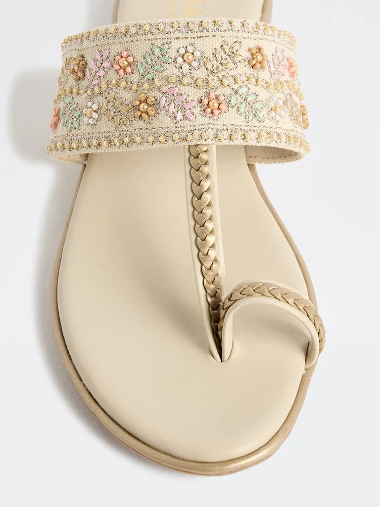LUNA BLU Ivory Floral Embroidered Kolhapuri Sandals — photo 3
