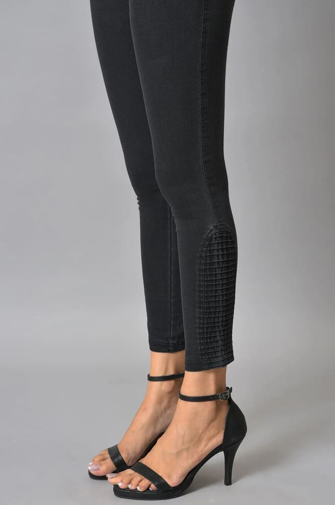 Black Solid Skinny Fit Denim Jeggings With Pintuck Detail — photo 8
