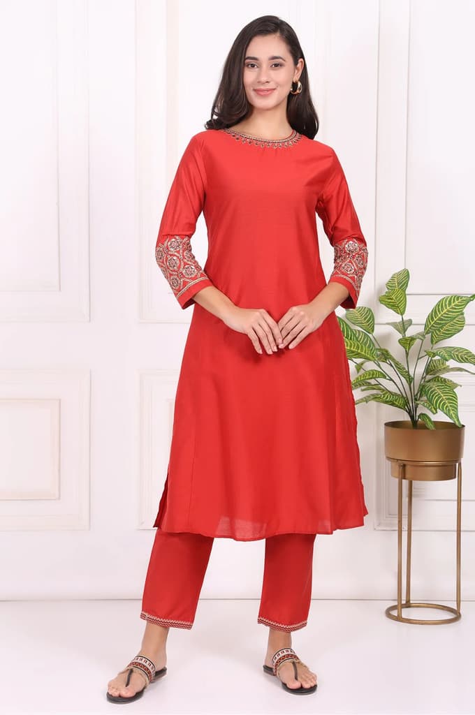 Red Solid Metallic Embroidered Straight Kurta — photo 2