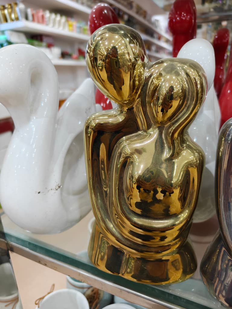 Gold Statue of Two People Hugging | Sculpture | Bronze | Gold