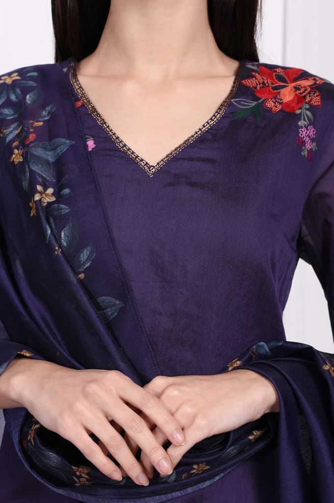 Purple Embroidered Straight Kurta with Straight Pant and Dupatta Set — photo 3