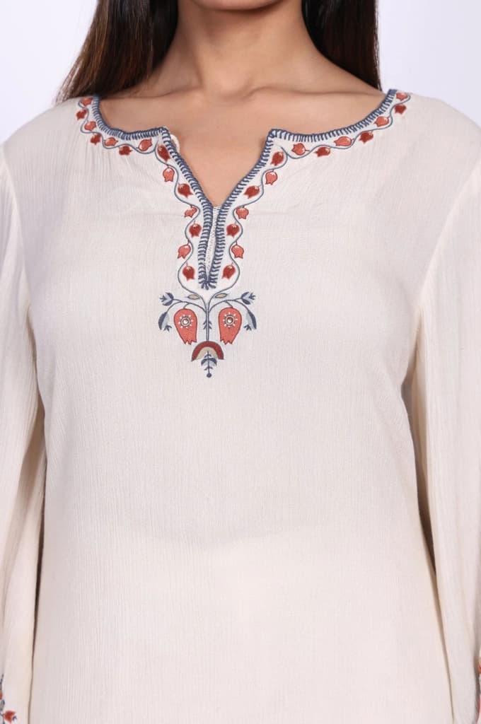 Off White Floral Embroidered Straight Top — photo 5