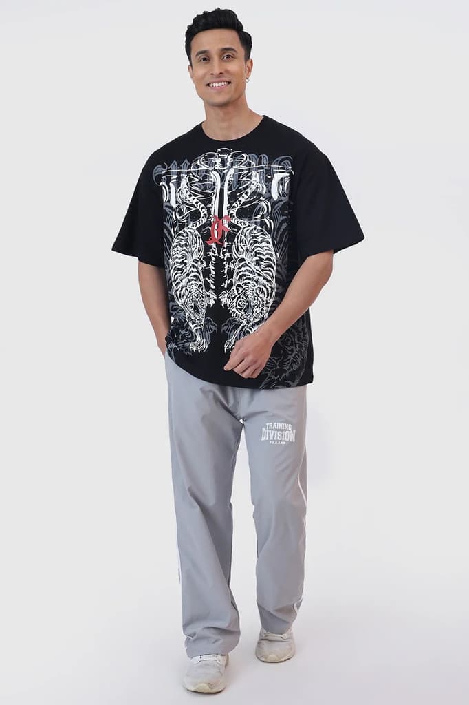Twin Fangs Oversized T-shirt Black — photo 6
