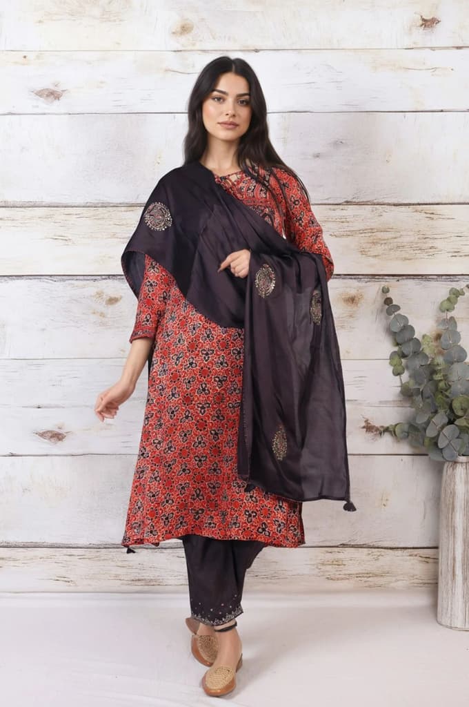 Maroon Embroidered Satin Dupatta — FS