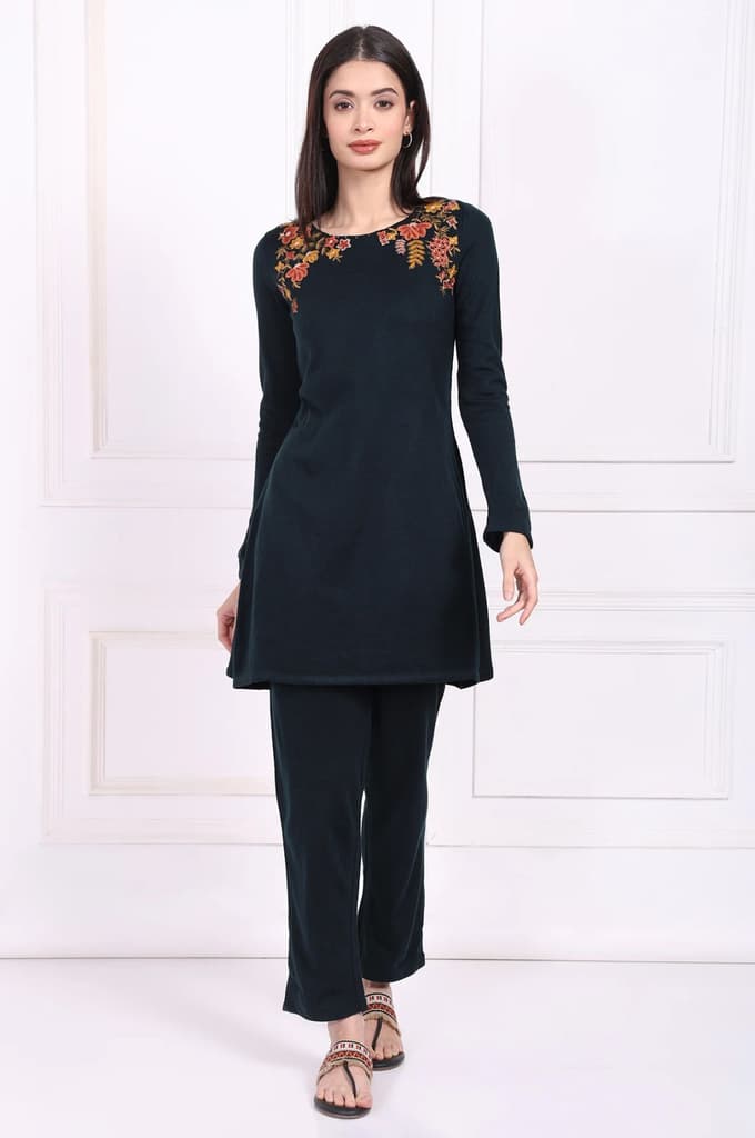 Green Embroidered A-Line Acrylic Kurta with Straight Pant — photo 2