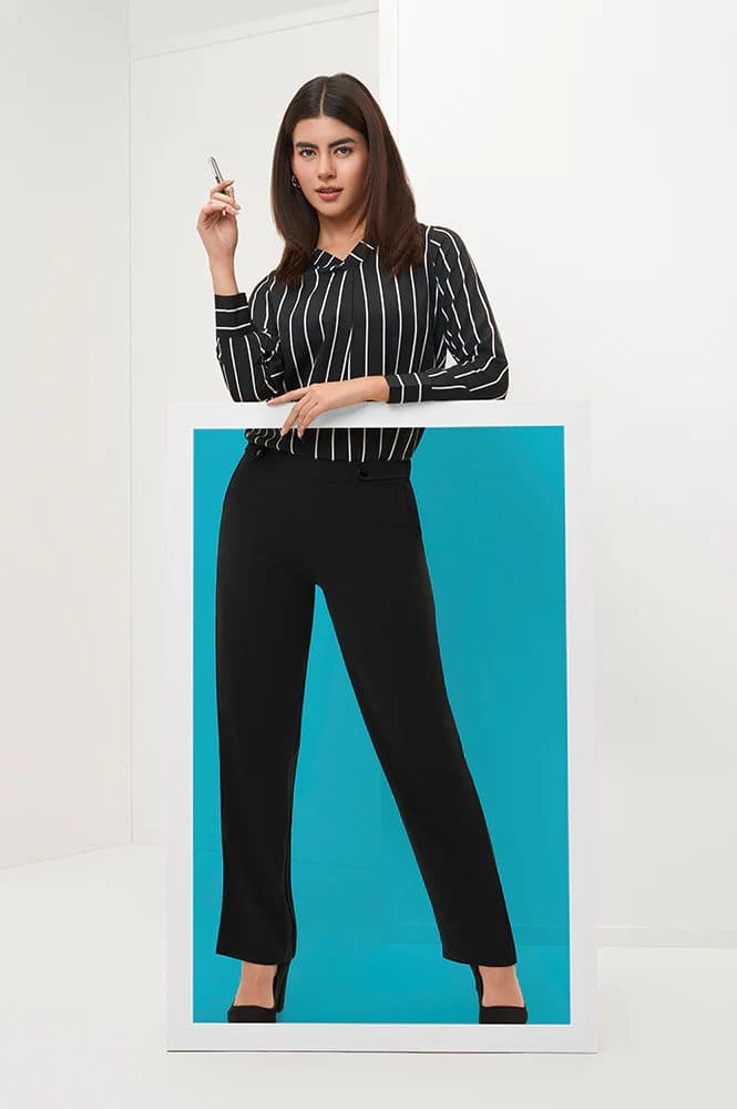 Black Solid Straight Fit Woven Pants With Zipper Closure