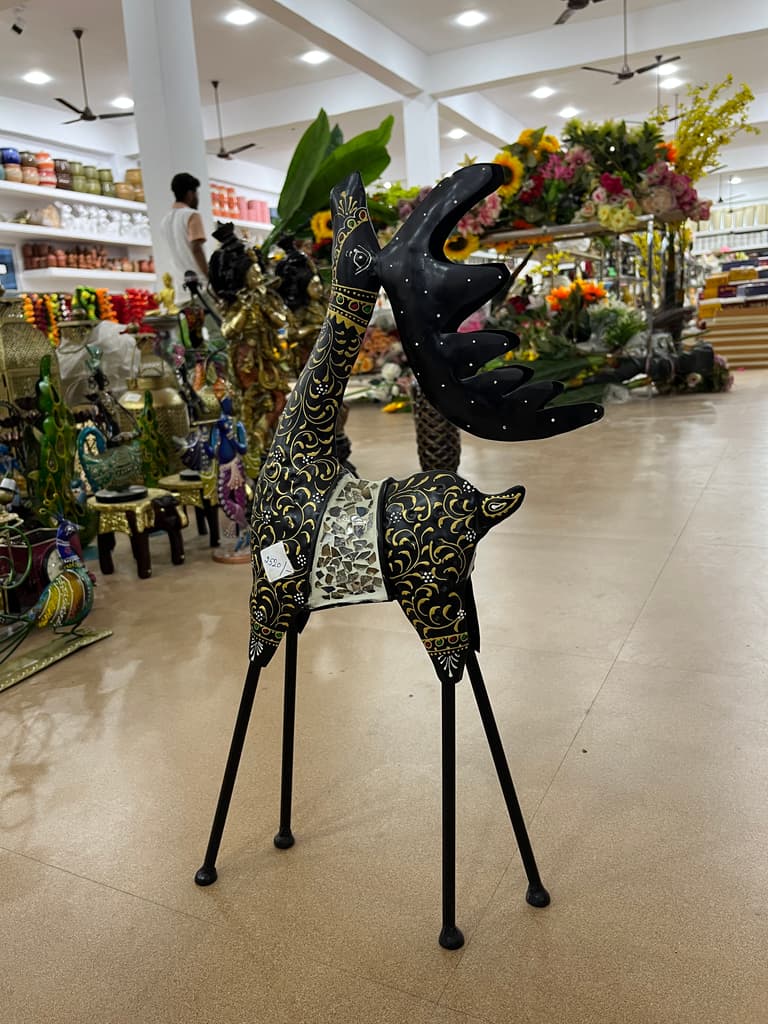 Giraffe Chair | Furniture | Wooden | Black and Gold
