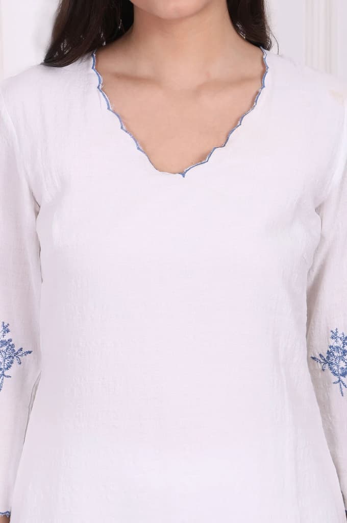White Floral Printed Thread Embroidered Rayon Straight Kurta — photo 3