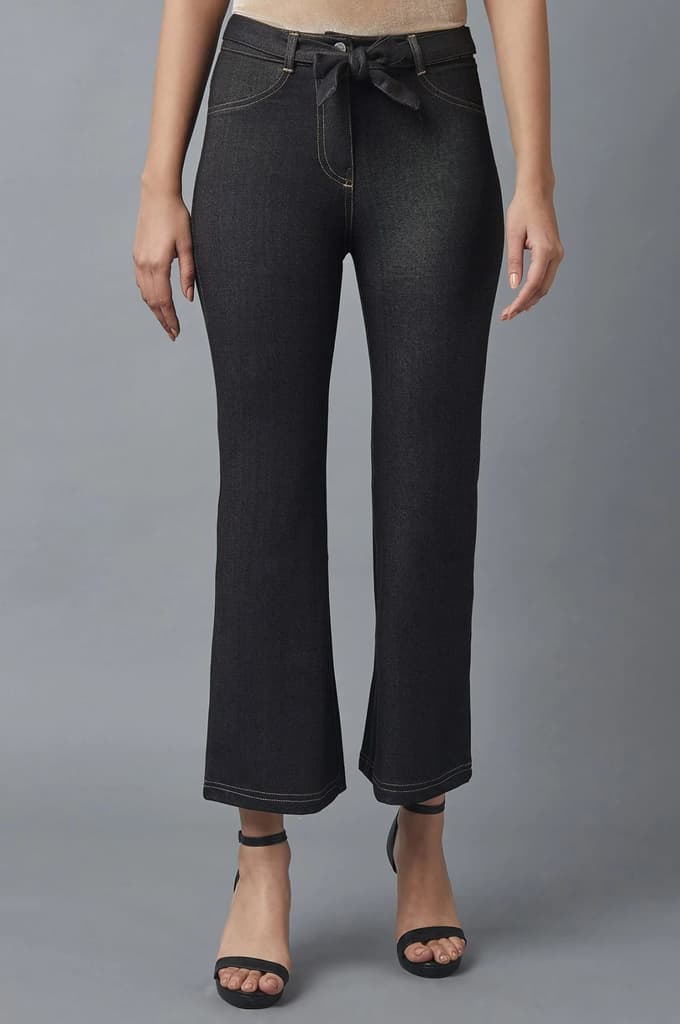 Black Solid Boot Cut Denim Pants With Waist Belt