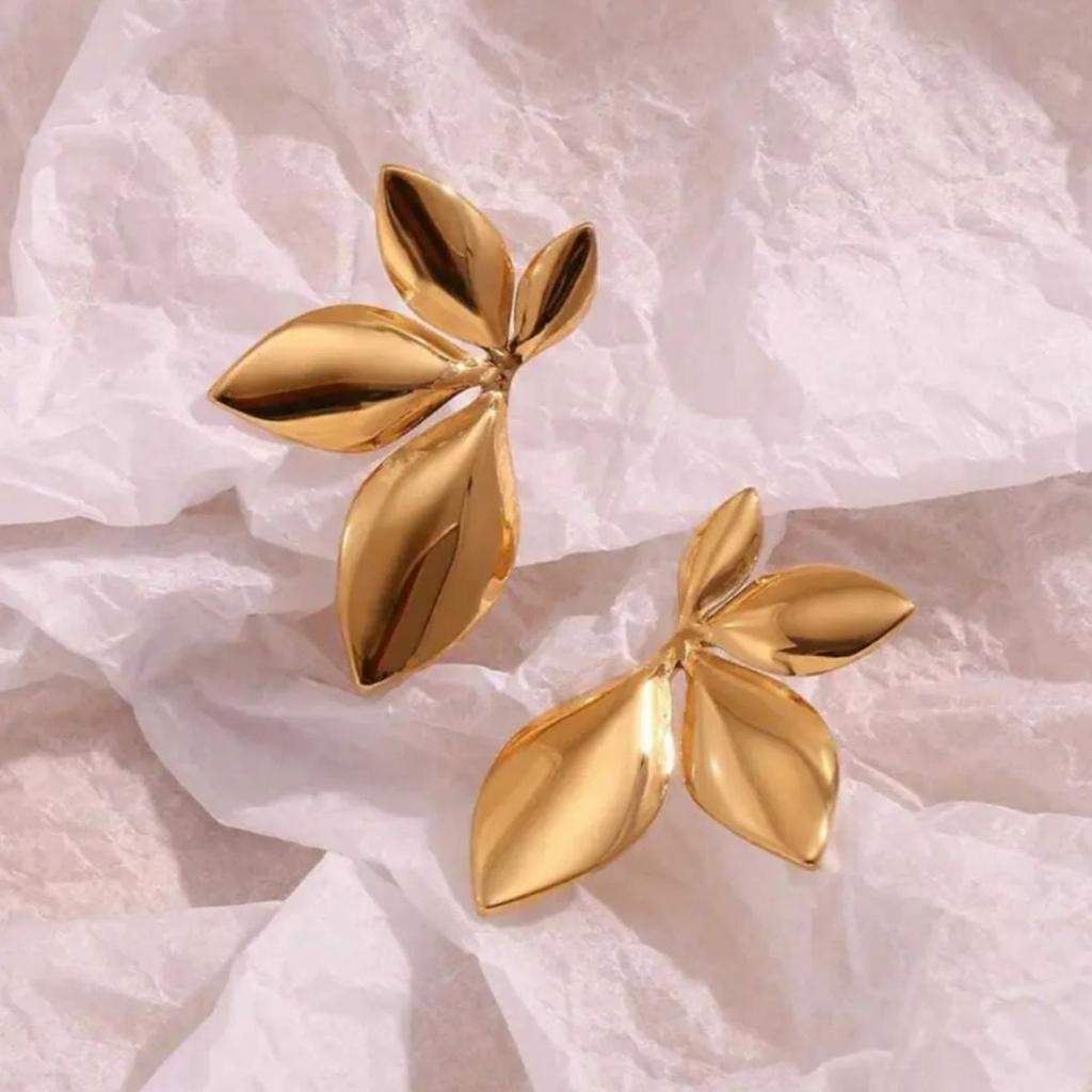 Shiny Floral Stud Earrings For Women — photo 2