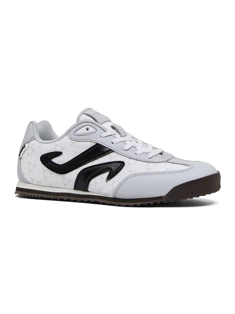 DYNO White Women's Sneakers — White / 4