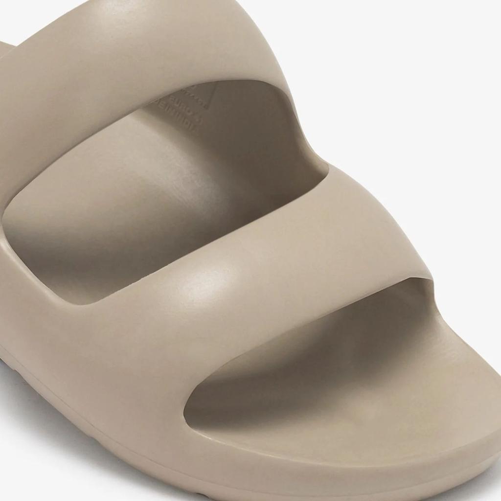 Mens Sliders in Beige | Casual Pool Sliders — photo 6