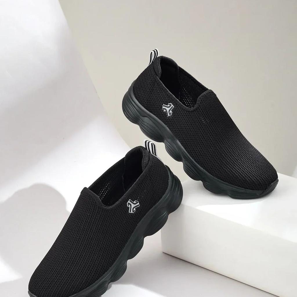 STRIVE Black Men's Walking Shoes