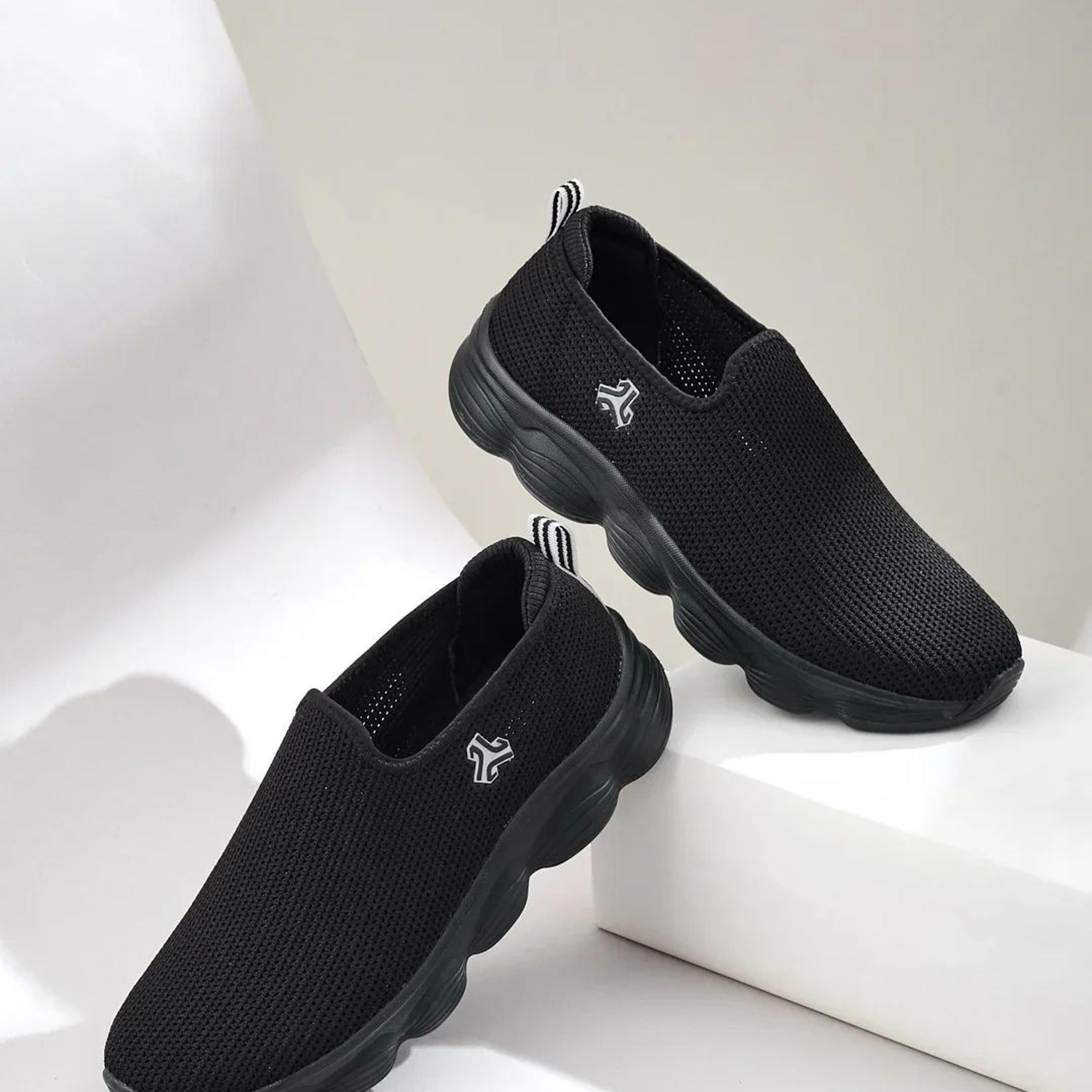 STRIVE Black Men's Walking Shoes
