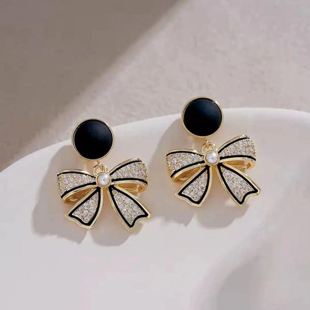 Bow Shaped Earrings | Elegant and Timeless Jewelry — photo 5