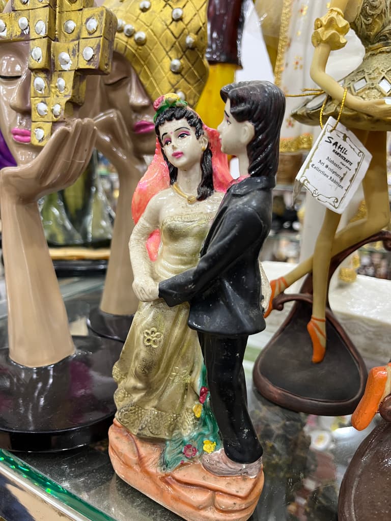 Bride and Groom Statue | Sculpture | Porcelain | Gold and White
