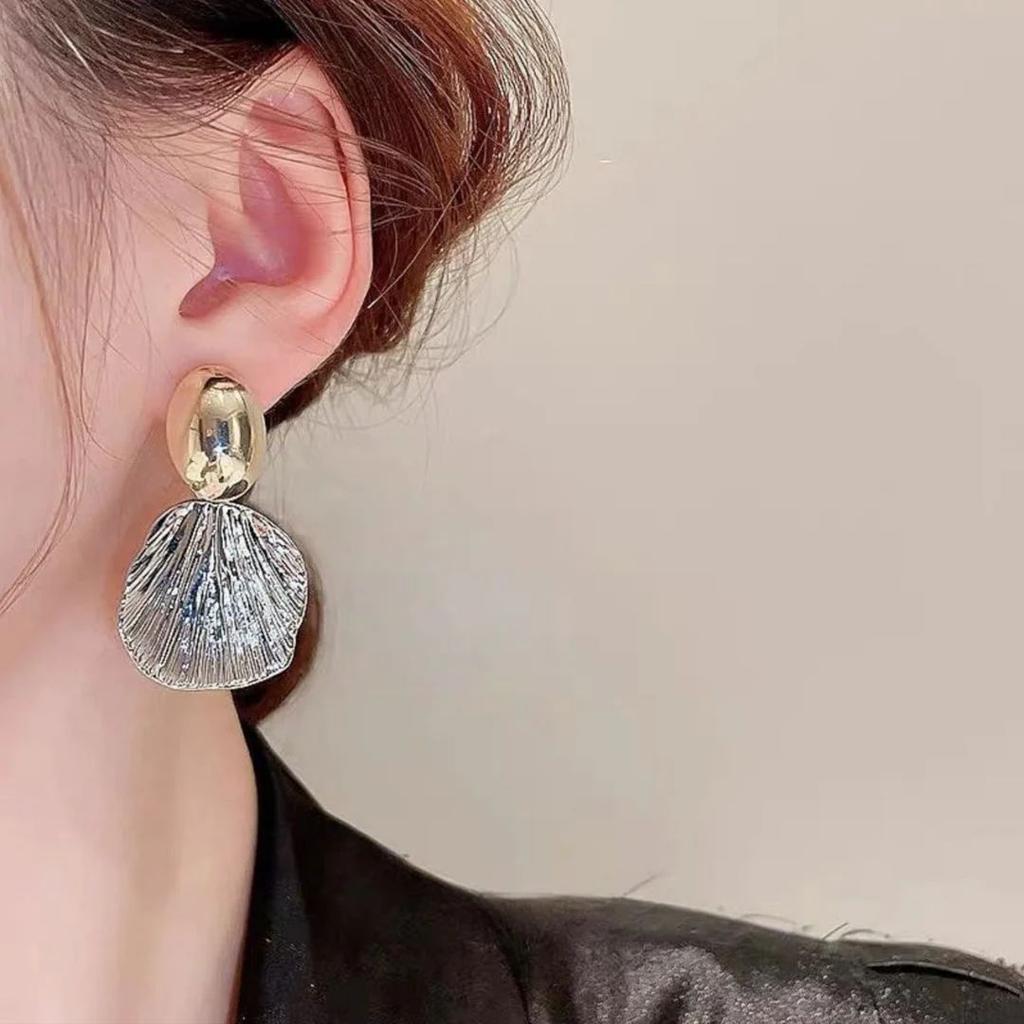 Metal Mirage Earrings – Glam Shell Drop — photo 3
