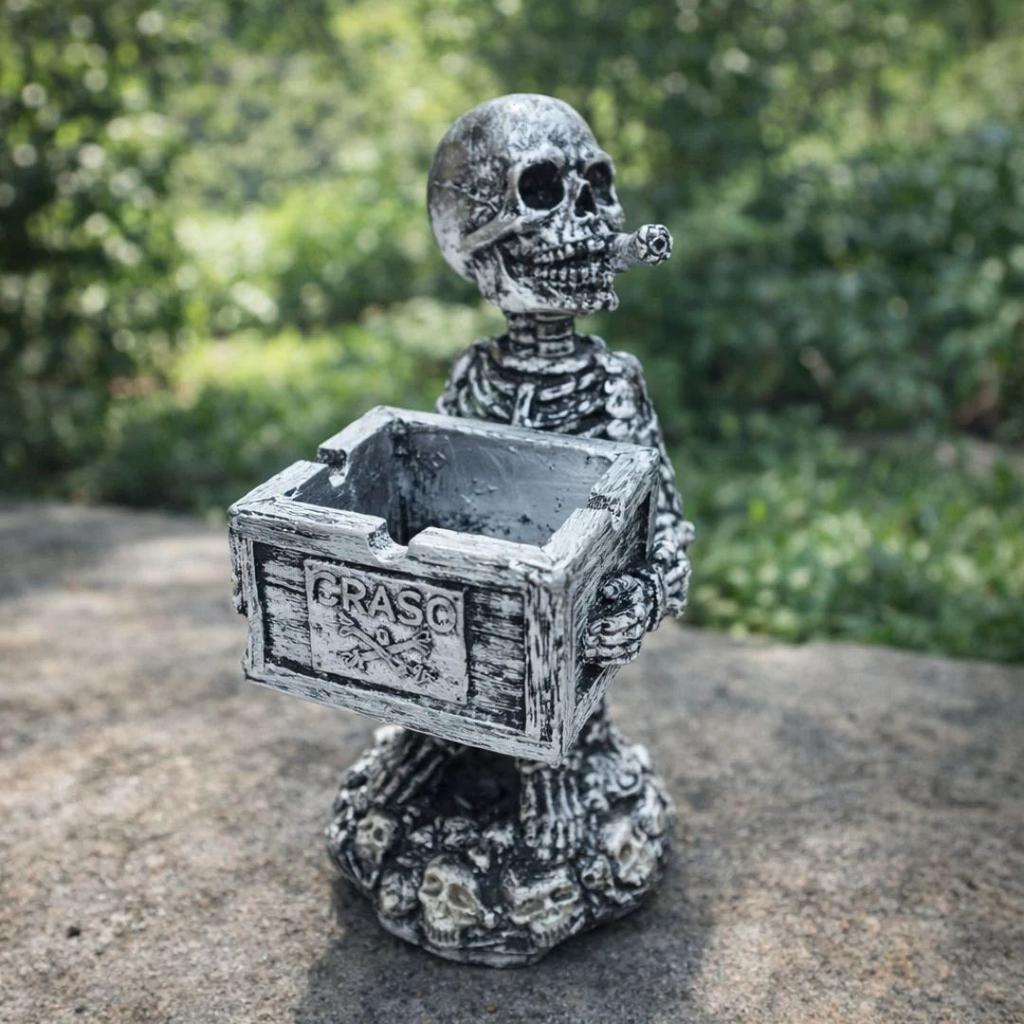 Smokin’ Skull Ashtray : Ceramic Skull Design Ashtray — photo 3