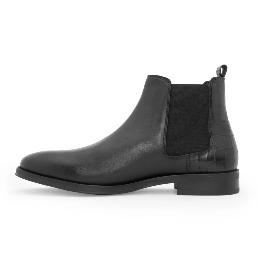 Chelsea Boots in Black — photo 3