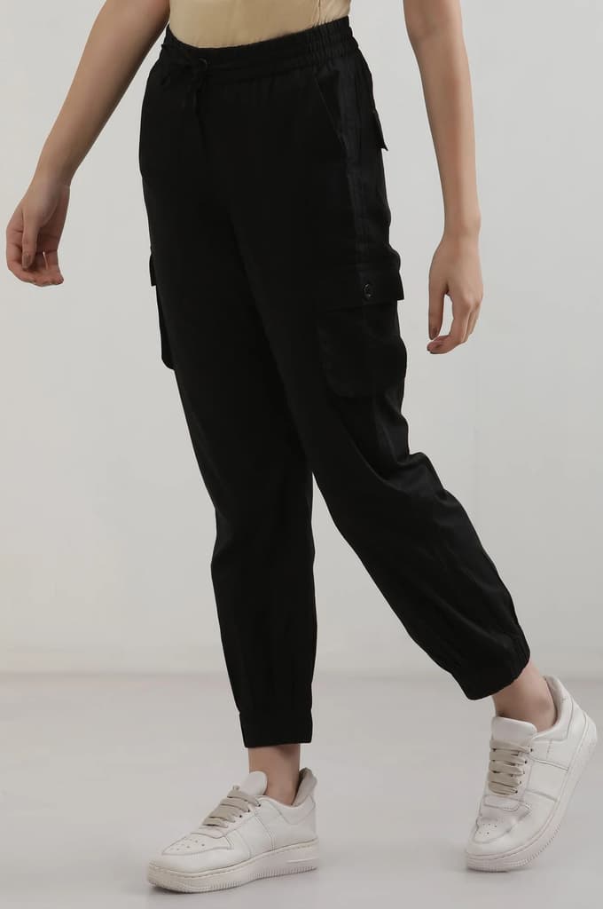 Black Solid Straight Fit Cotton Cargo Pants With Button And Zip Closure — photo 3