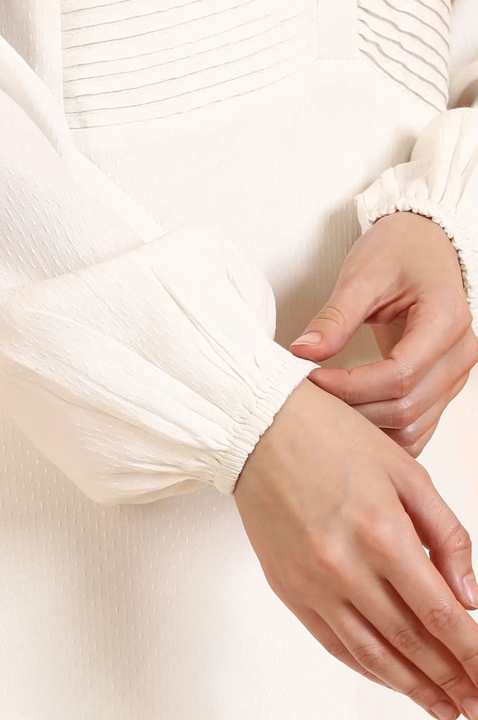 White Solid Pleated Yoke Moss Textured Straight Kurta — photo 7