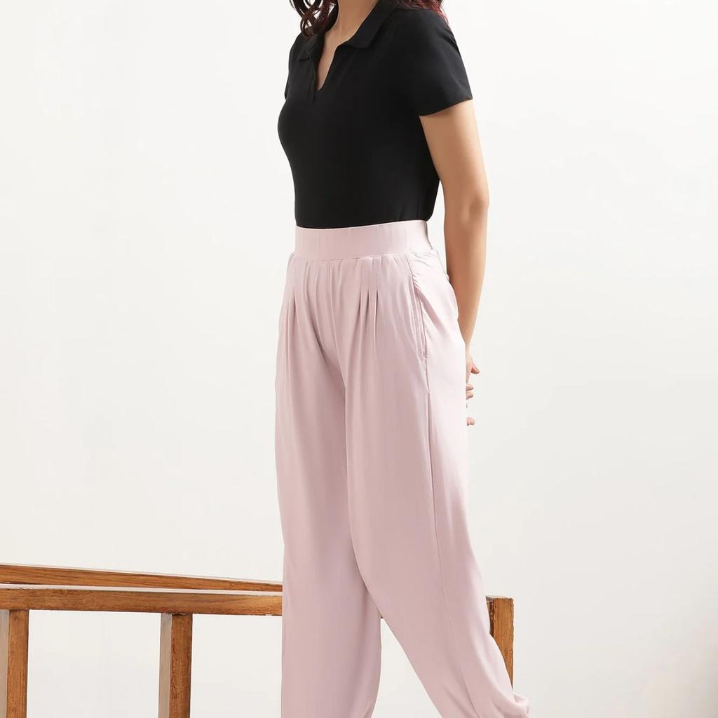 Light Pink Solid Loose Fit Pants With Pleated Detail