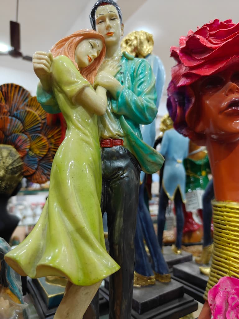 Green Statue of a Couple | Sculpture | Porcelain | Pink