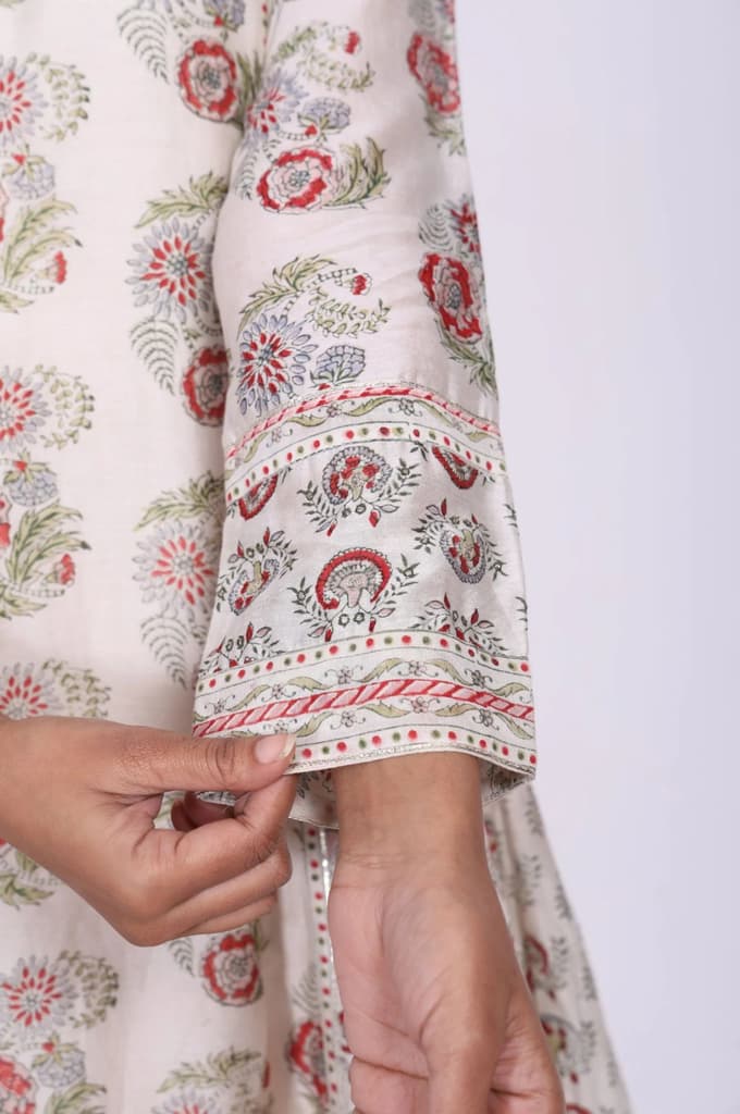 Off-White Floral Printed Silk Blend A-Line Kurta with Straight Pant and Dupatta Set — photo 6