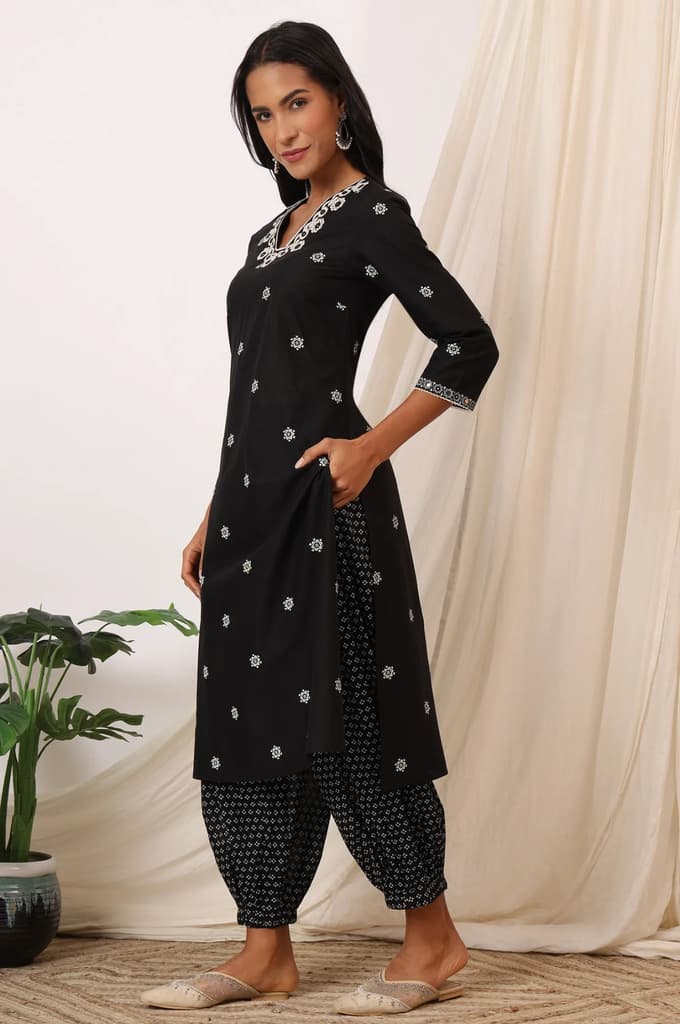 Black Bandhani Printed Pure Cotton Kurta, Pants and Dupatta Set — photo 5