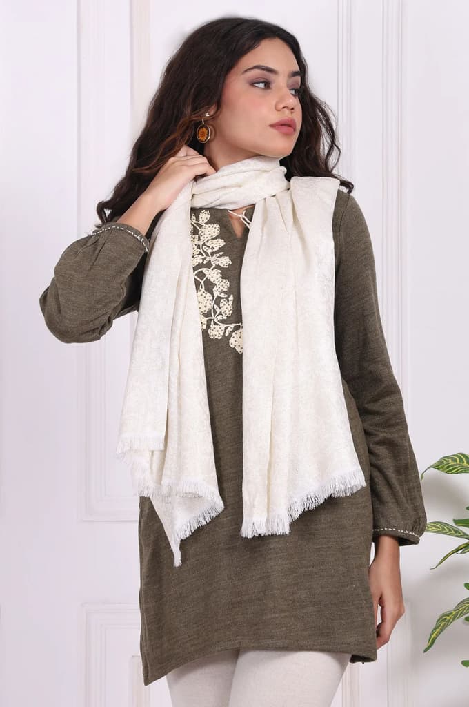 Off-White Textured Woven Design Fringed Stole — photo 5