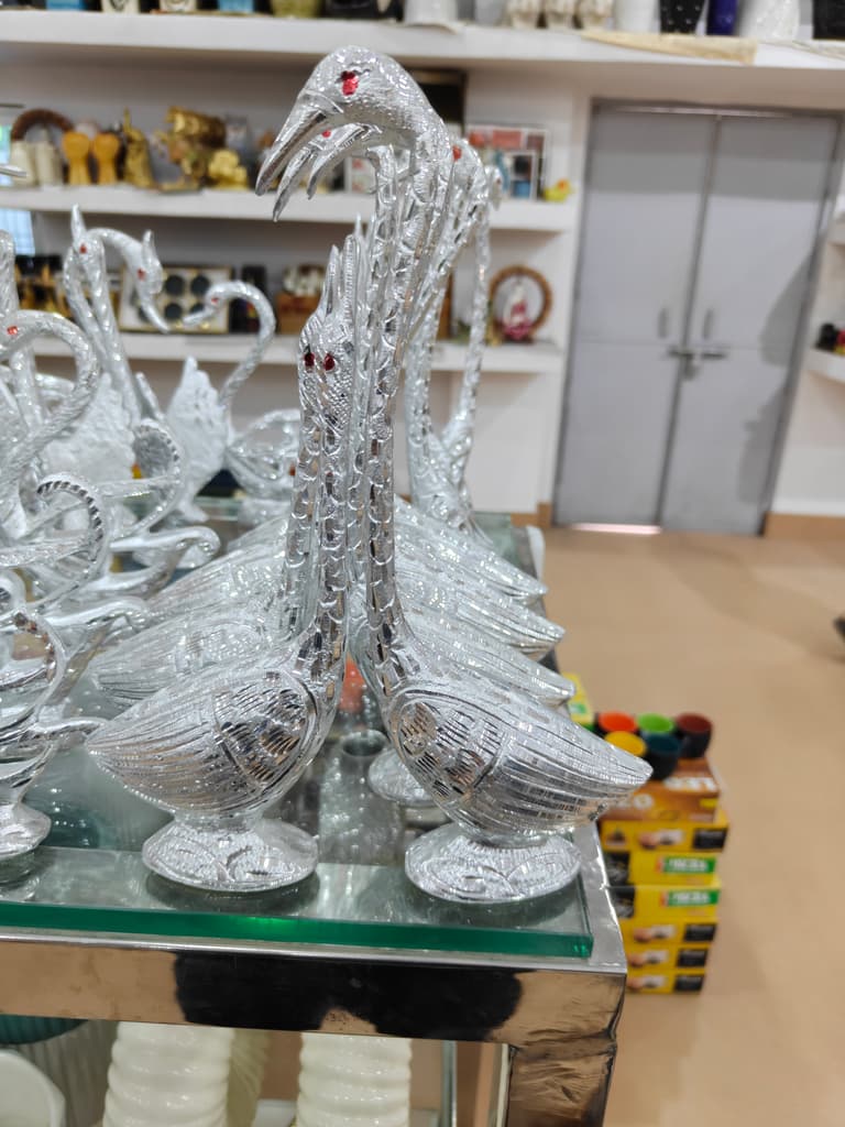 Swan Statue | Glass | White | Decorative