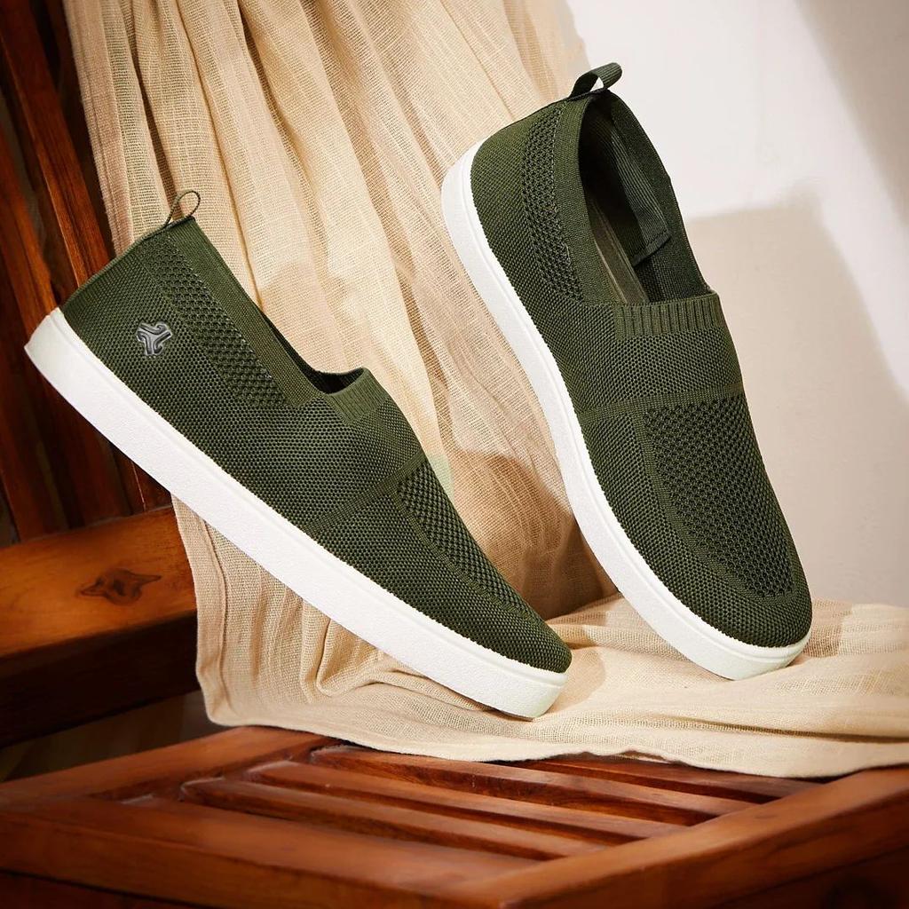 AXTO Olive Men's Walking Shoes