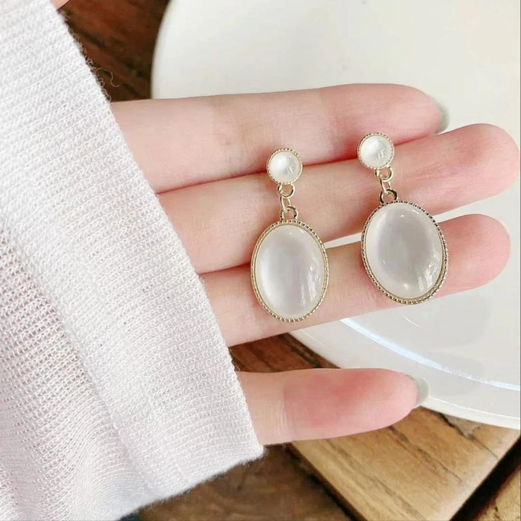 Moonlit Veil Earrings – Oval Drop Elegance — photo 3