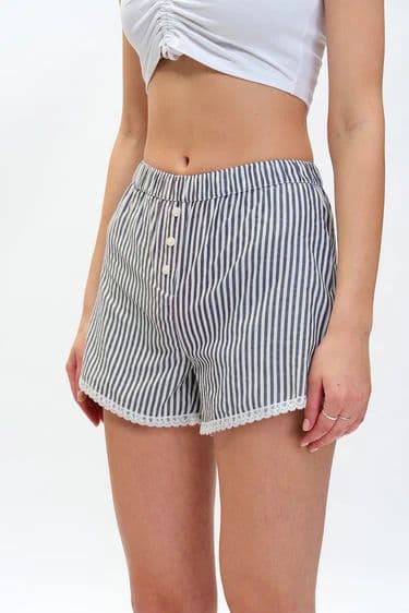B&W Big Stripes Lace Shorts — photo 10