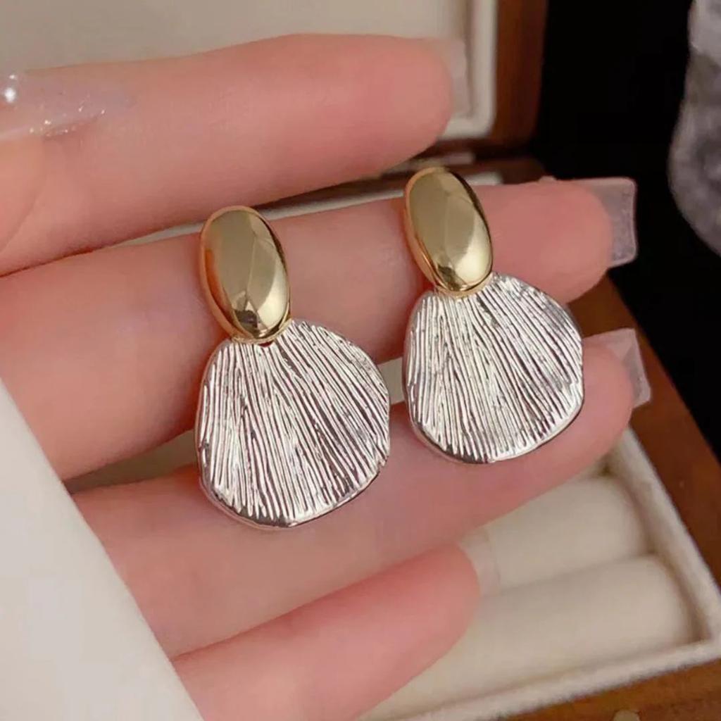 Metal Mirage Earrings – Glam Shell Drop — photo 2