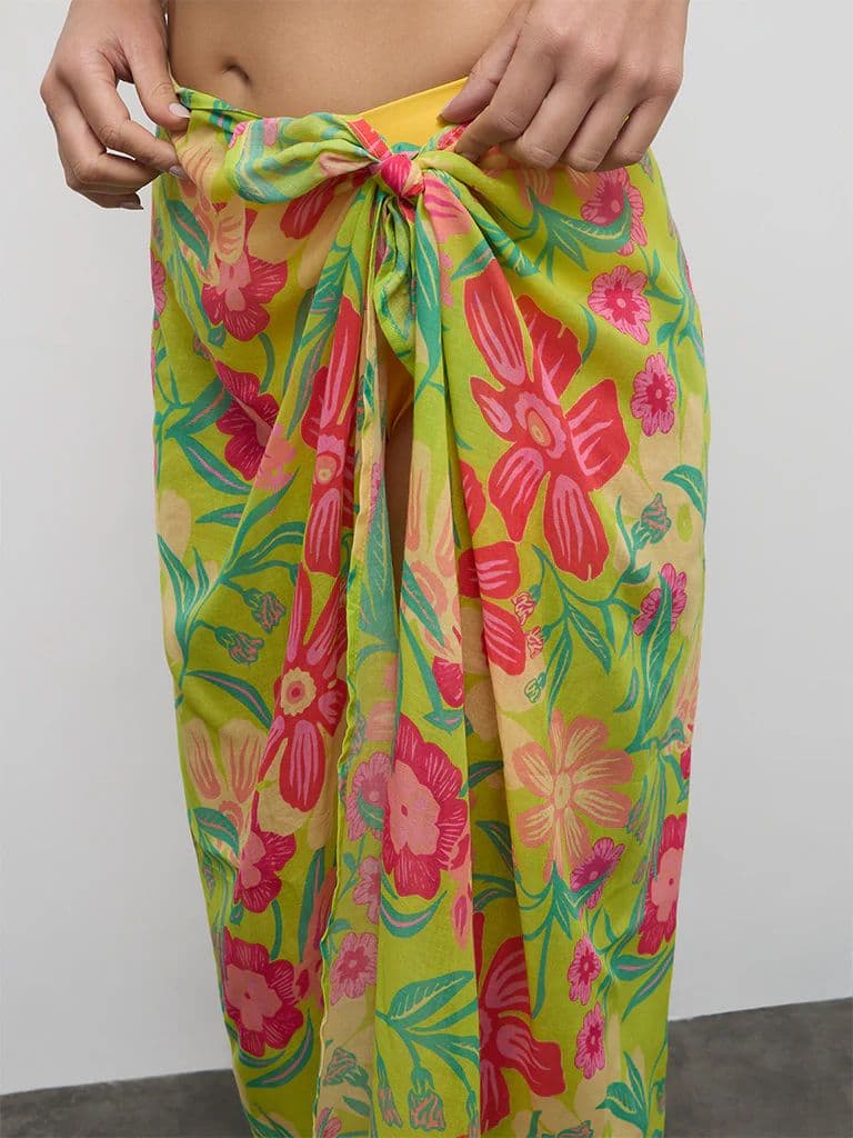 Wunderlove Swimwear Lime Floral Pattern Sarong In A Bag — photo 3