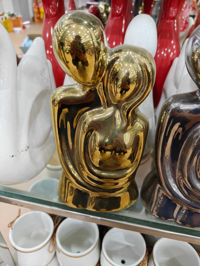 Gold Statue of Two People Hugging | Sculpture | Bronze | Gold