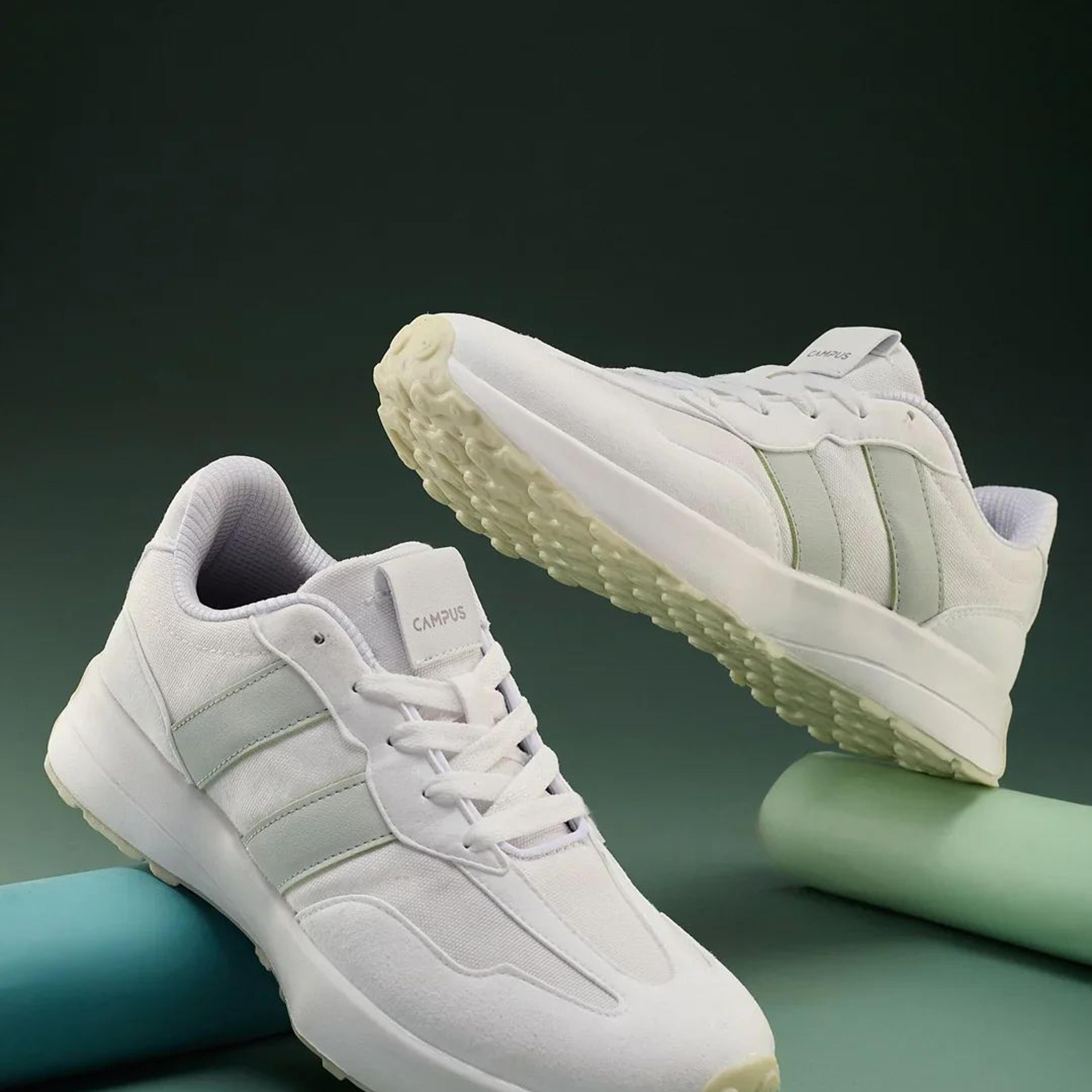 BRISK White Men's Sneakers